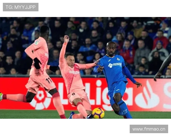 巴萨进攻体系过度依赖边路问题显现,整体战术平衡性面临阶段性考验 巴萨进攻体系过度依赖边路问题显现,整体战术平衡性面临阶段性考验